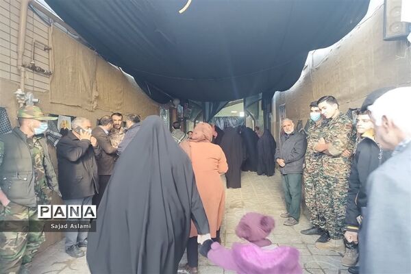 اجتماع بزرگ دهه نودی‌ها و همخوانی سرود سلام فرمانده و رفیق شهیدم