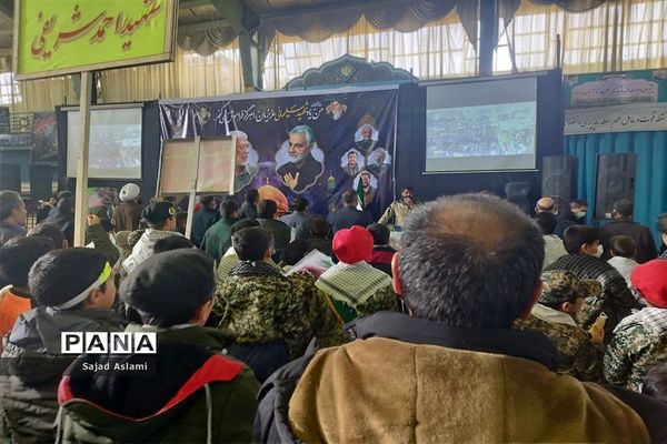 اجتماع بزرگ دهه نودی‌ها و همخوانی سرود سلام فرمانده و رفیق شهیدم