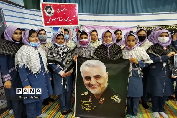 اجتماع بزرگ دهه نودی‌ها و همخوانی سرود سلام فرمانده و رفیق شهیدم