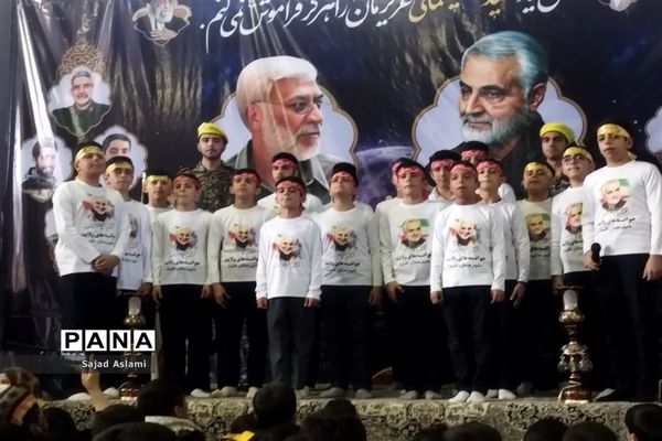 اجتماع بزرگ دهه نودی‌ها و همخوانی سرود سلام فرمانده و رفیق شهیدم