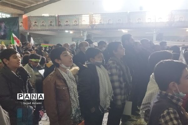 اجتماع بزرگ دهه نودی‌ها و همخوانی سرود سلام فرمانده و رفیق شهیدم