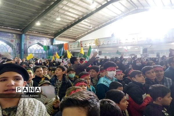 اجتماع بزرگ دهه نودی‌ها و همخوانی سرود سلام فرمانده و رفیق شهیدم