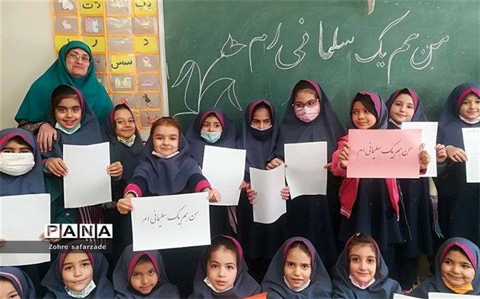 اجرای گسترده و عظیم برنامه‌های دهه بصیرت و شهادت حاج‌قاسم در مدارس رودهن