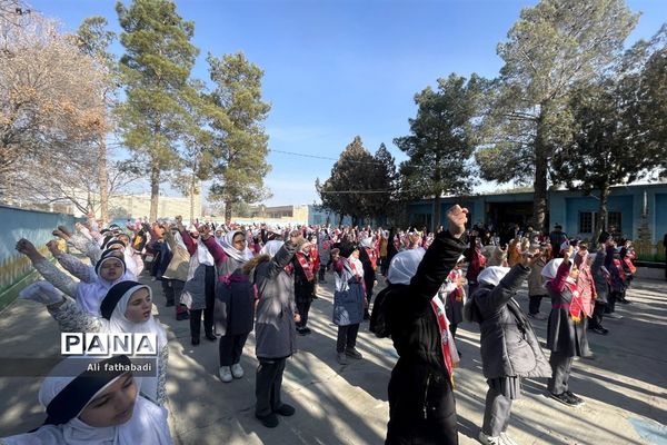 بازدید مدیرکل آموزش وپرورش از مدرسه تمام تشکیلاتی حضرت زینب(س) خاتم