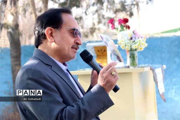 بازدید مدیرکل آموزش وپرورش از مدرسه تمام تشکیلاتی حضرت زینب(س) خاتم