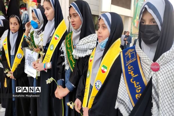 تجدید پیمان فرزندان حاج قاسم با شهدا در شیراز