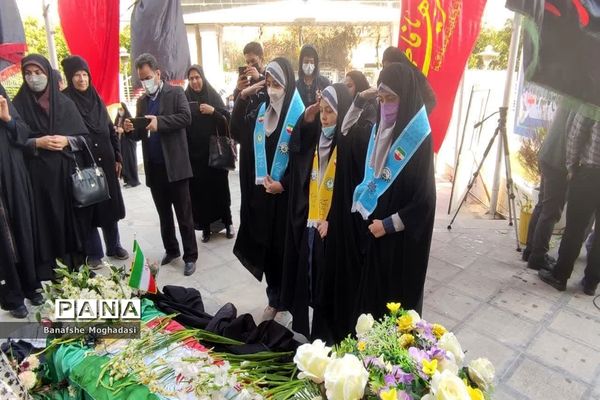 تجدید پیمان فرزندان حاج قاسم با شهدا در شیراز