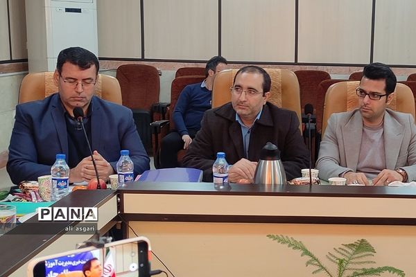 نشست خبری مدیر آموزش و پرورش شهرستان شهریار با اصحاب رسانه