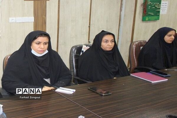 جلسه مربیان سازمان دانش‌آموزی منطقه آب‌پخش استان بوشهر
