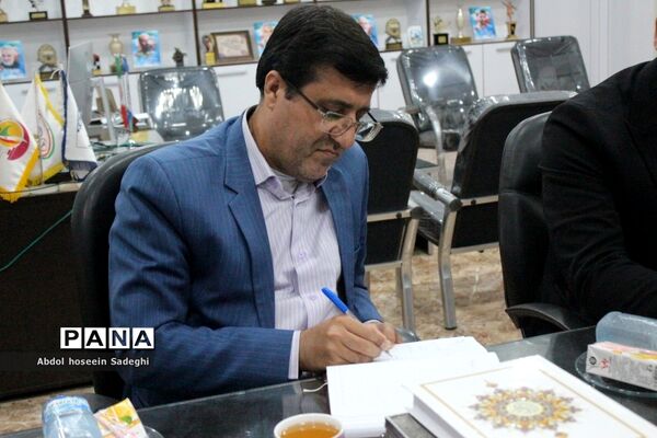 جلسه مدیران مدارس رویش انقلاب بوشهر