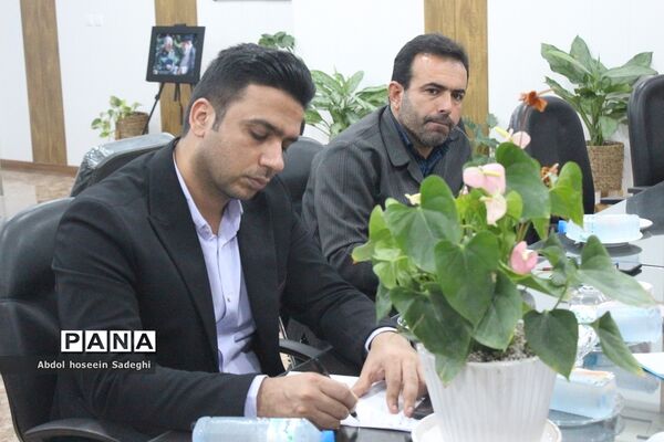 جلسه مدیران مدارس رویش انقلاب بوشهر