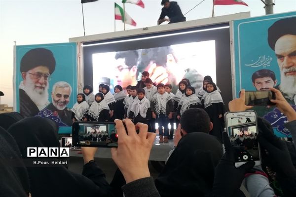 پیاده‌روی مردم قم در سالروز شهادت سردار سلیمانی