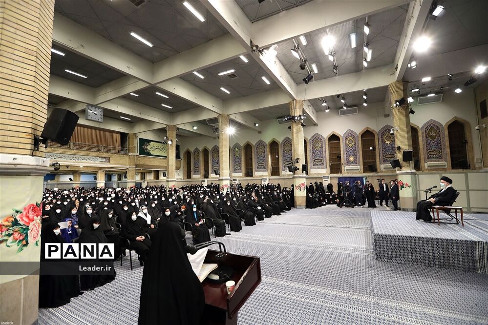 دیدار جمعی از بانوان فرهیخته کشور با رهبر انقلاب اسلامی