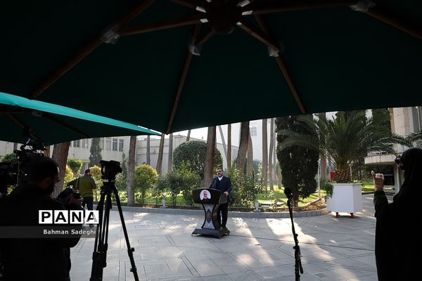 حاشیه جلسه هیات دولت -۱۴  دی