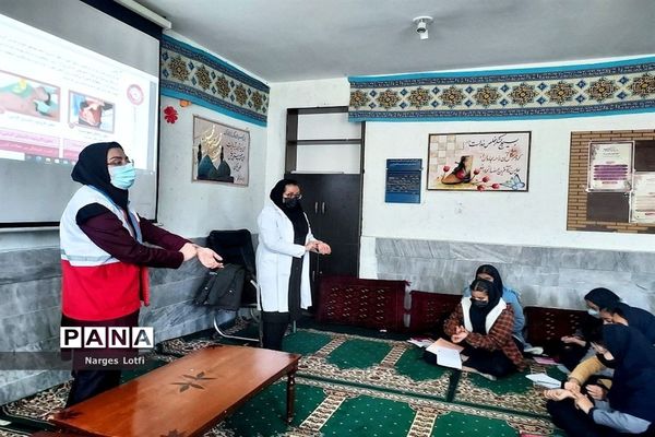 برگزاری جلسه آموزشی طرح  دادرس هلال احمر در دبیرستان پروین اعتصامی یک