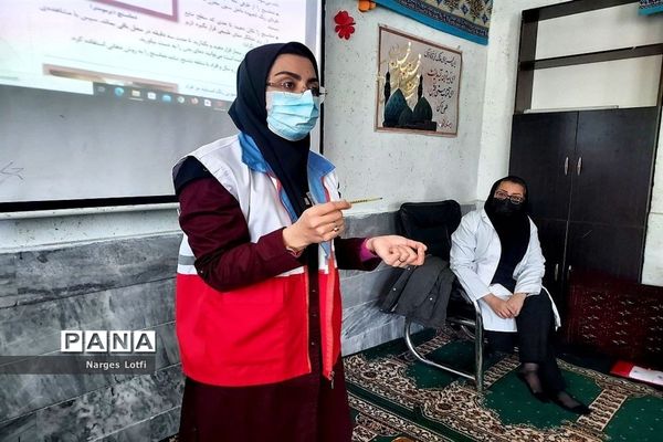 برگزاری جلسه آموزشی طرح  دادرس هلال احمر در دبیرستان پروین اعتصامی یک