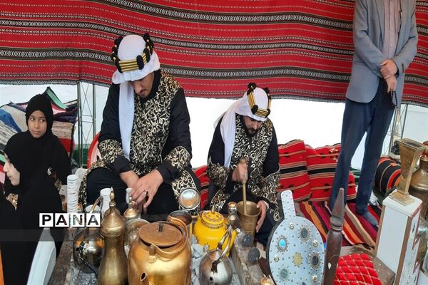 برپایی غرفه‌های محصولات فرهنگی و سنتی در سومین یادواره شهدای فرهنگی و دانش‌آموز خوزستان در اهواز