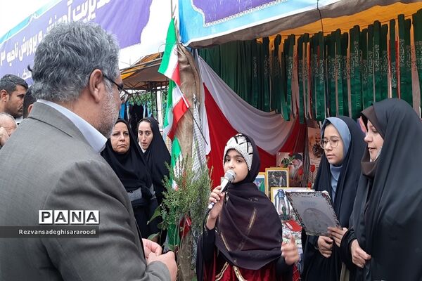 برپایی غرفه‌های محصولات فرهنگی و سنتی در سومین یادواره شهدای فرهنگی و دانش‌آموز خوزستان در اهواز