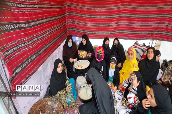 برپایی غرفه‌های محصولات فرهنگی و سنتی در سومین یادواره شهدای فرهنگی و دانش‌آموز خوزستان در اهواز