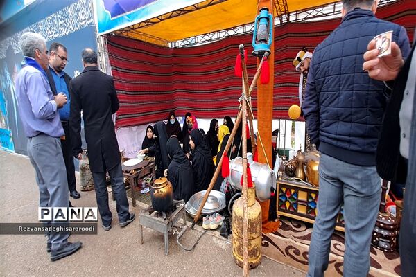 برپایی غرفه‌های محصولات فرهنگی و سنتی در سومین یادواره شهدای فرهنگی و دانش‌آموز خوزستان در اهواز