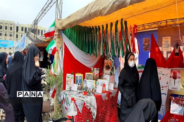 برپایی غرفه‌های محصولات فرهنگی و سنتی در سومین یادواره شهدای فرهنگی و دانش‌آموز خوزستان در اهواز