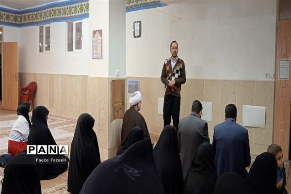 تکریم از مادران و همسران شهدای شهر نایین