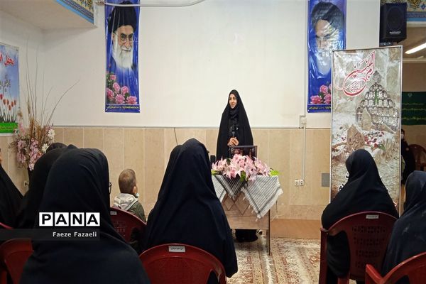 تکریم از مادران و همسران شهدای شهر نایین