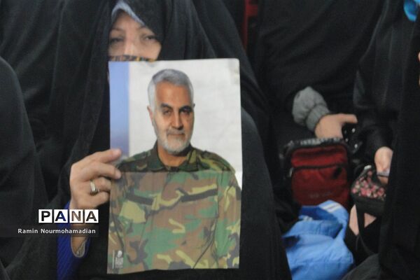 وداع نسل سلیمانی‌ها با شهید گمنام