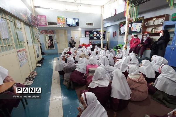 برگزاری کارگاه مهارت زندگی تفکر خلاقانه و نقاد در دبستان حضرت زهرا(س) یک رودهن