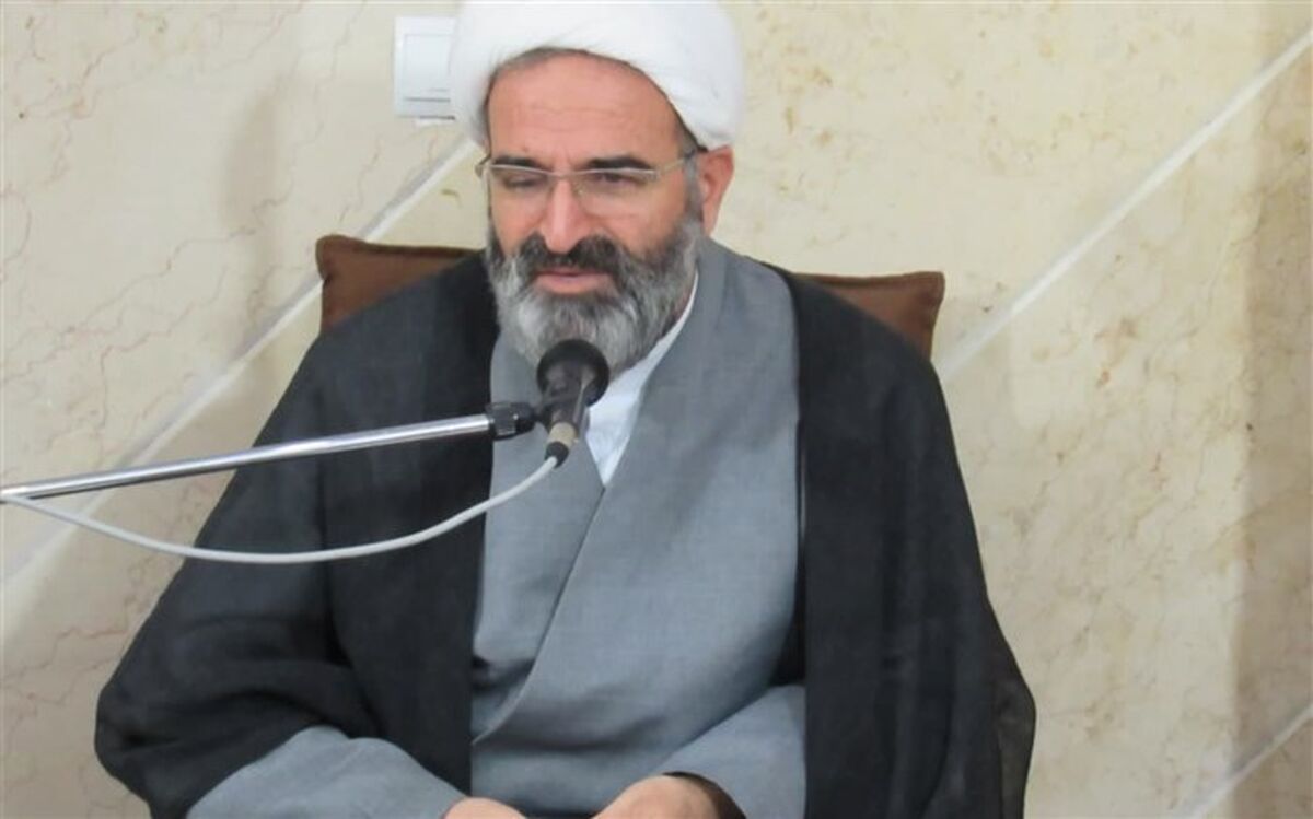 جهاد تبیین در عمق مدارس انجام شود