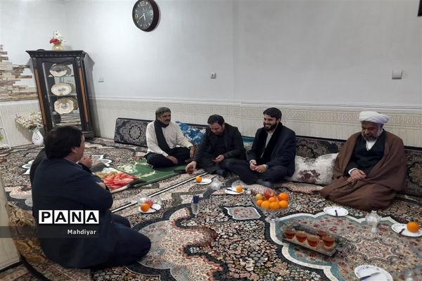 تقدیر از خانواده‌های شهدا بخش جوادآباد در سالروز وفات حضرت ام‌‌‌البنین(س)