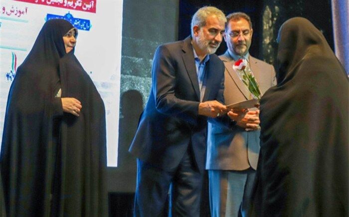 مادران و همسران شهدا، سرمایه‌های اجتماعی و فرهنگی جامعه هستند که فضای تعلیم و تربیت نیازمند حضور آن‌هاست