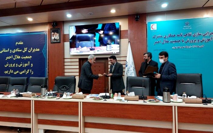 مدیرکل آموزش و پرورش چهارمحال و بختیاری جزء ۵ مدیرکل برتر کشور قرار گرفت