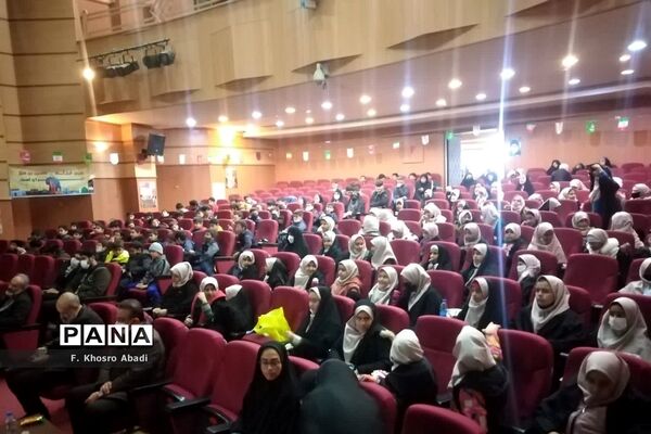برپایی نشست معرفی کتاب «حاج قاسم و پرواز نقاشی‌ها» در قم