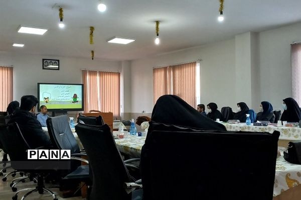 کارگاه مهارت فرزند‌پروری به صورت قطبی در آموزش و پرورش رودهن