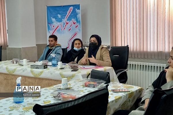 کارگاه مهارت فرزند‌پروری به صورت قطبی در آموزش و پرورش رودهن