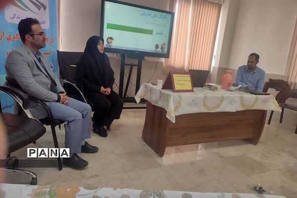 کارگاه مهارت فرزند‌پروری به صورت قطبی در آموزش و پرورش رودهن