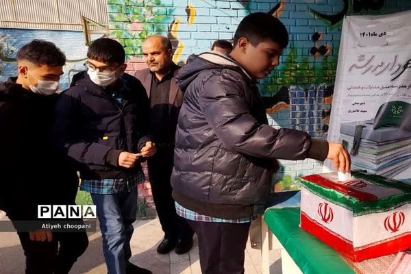 اجرای طرح شهردار مدرسه در دبیرستان هیات امنایی شهید عاشوری منطقه ۱۴