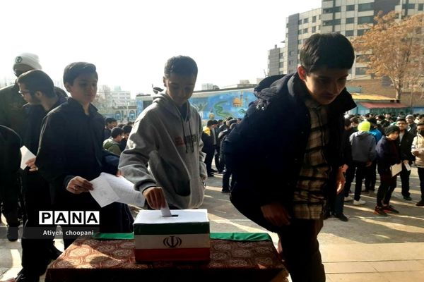 اجرای طرح شهردار مدرسه در دبیرستان هیات امنایی شهید عاشوری منطقه ۱۴