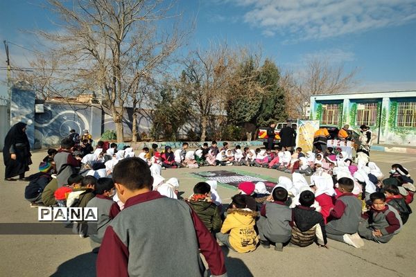 اجرای نمایش قوانین راهنمایی و رانندگی در مدرسه امام محمد باقر(ع) شهر جوادآباد