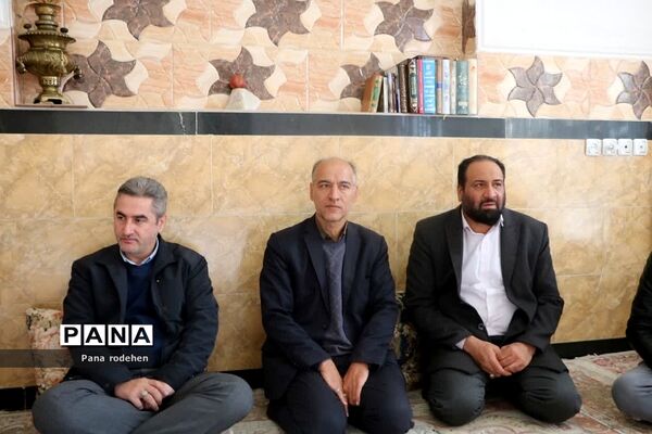 دیدار فرماندار شهرستان دماوند با خانواده شهدا در هفته تکریم مادران و همسران شهدا