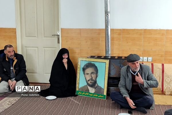 دیدار فرماندار شهرستان دماوند با خانواده شهدا در هفته تکریم مادران و همسران شهدا