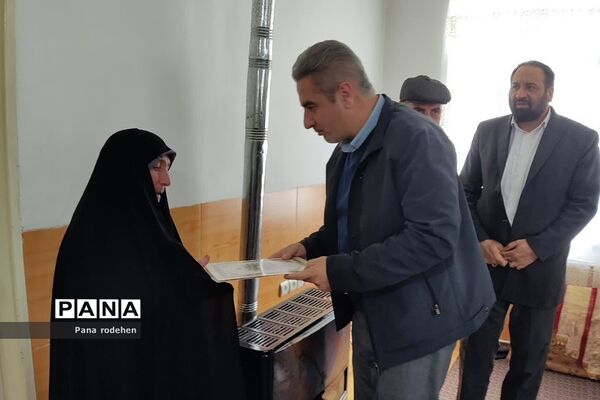 دیدار فرماندار شهرستان دماوند با خانواده شهدا در هفته تکریم مادران و همسران شهدا