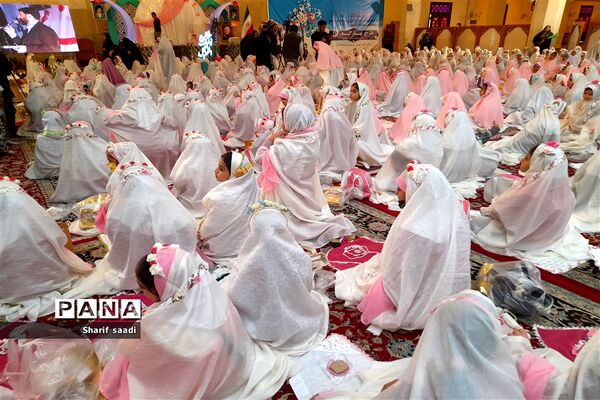 جشن عبادت یک هزارو 100 نفر از دختران درحرم مطهرشاهچراغ (ع)