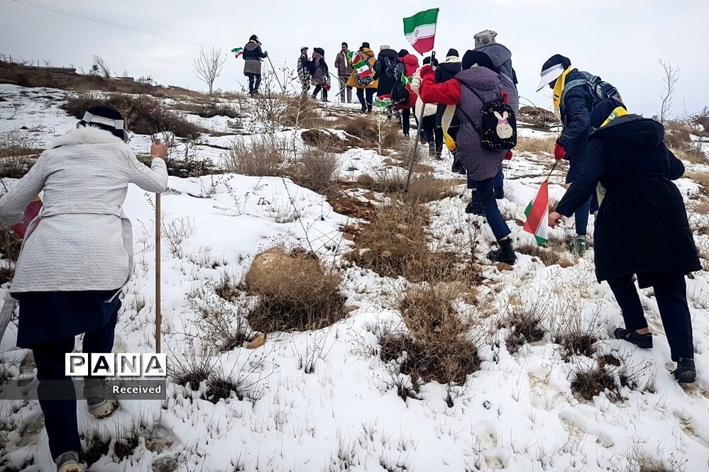 کوهپیمایی دانش‌آموزان دختر سازمان دانش‌آموزی آذربایجان غربی