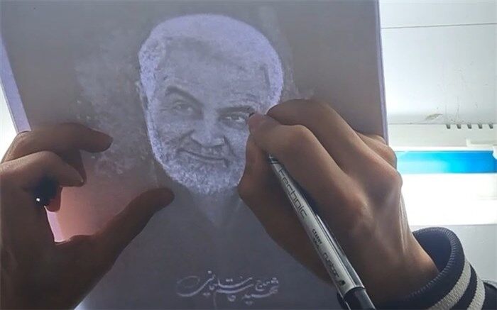 روایت دانش‌آموز هنرمند مدرسه نوین‌آفرین رودهن از هنر و علاقه‌اش به شهید سلیمانی/فیلم