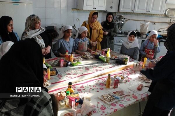 برگزاری کارگاه آموزش آشپزی مادران و دختران در فشافویه