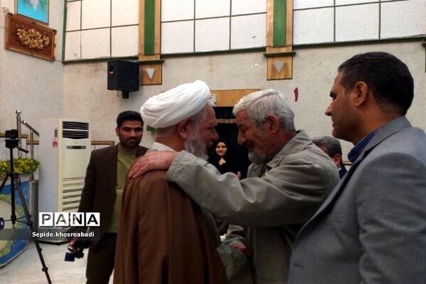 تجلیل از خانواده شهدا و اهدا حکم فرماندهی مدیران مدارس در پاکدشت