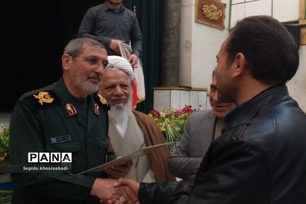 تجلیل از خانواده شهدا و اهدا حکم فرماندهی مدیران مدارس در پاکدشت