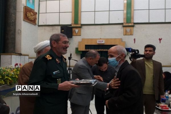 تجلیل از خانواده شهدا و اهدا حکم فرماندهی مدیران مدارس در پاکدشت